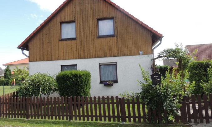 Ahnsbeck Apartment | Discover Rosengarten: Family-Friendly Retreat with 9/10 Rating