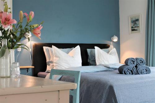 Svendborg Bed & Breakfast | Rosenhøj Bed and Breakfast: Oceanfront Retreat with Hot Tub
