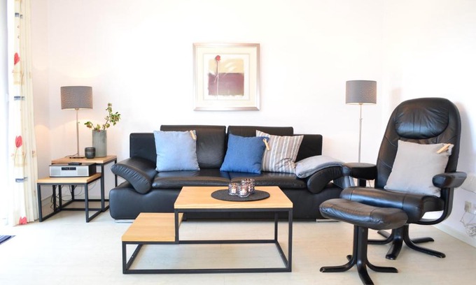 Busumer Deichhausen Apartment | Oceanfront Getaway at Rosenhof: Family-Friendly Retreat