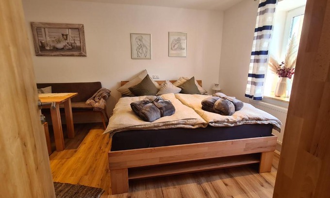 Weissenstadt Apartment | Enchanting Rosenzauber Kraxler for Romantic Getaways