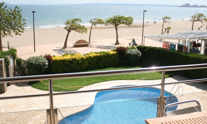 Santa Margarida Apartment | Family-Friendly Oasis in Roses with Pool and Ocean View