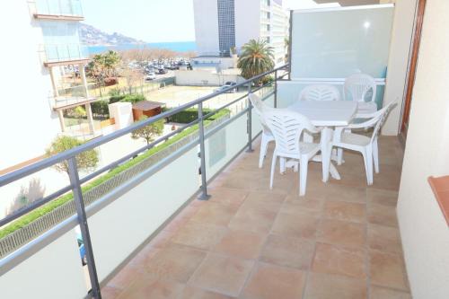 Santa Margarida Apartment | Discover Roses I: Family & Pet Friendly Retreat
