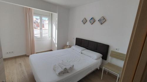 Roses Town Center Apartment | Rosesapparts Onamar: Oceanfront Stay with Parking