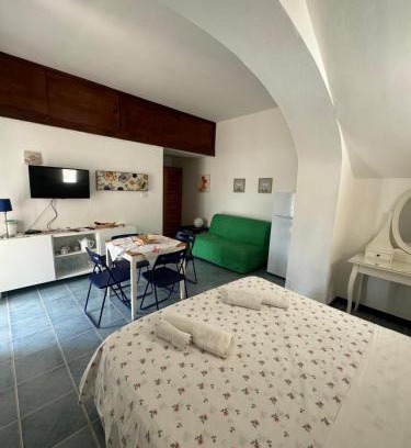 Vulcano Porto Apartment | Cozy Rosetta 4-Person Studio | Pet & Child Friendly Stay