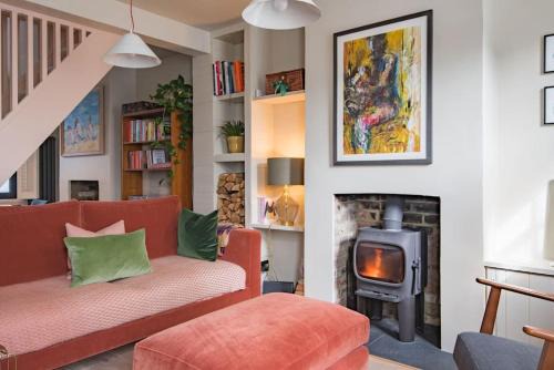 Deal House | Rosewood: Family-Friendly Retreat with a 9/10 Guest Rating