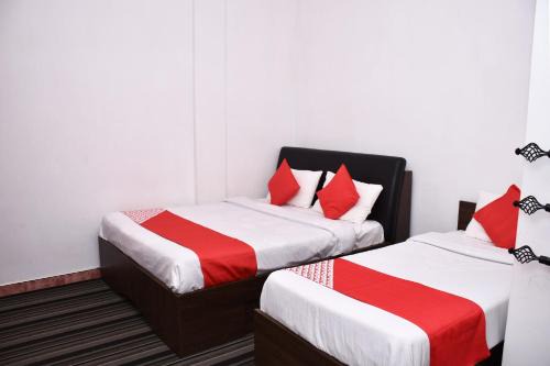 Nuwara Eliya Hotel | Budget-Friendly Roshan Guest House with Family Dining