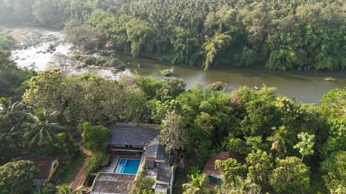Kotadeniyawa Hotel | Oceanfront Retreat at Roshara Nalla with Pool & Breakfast