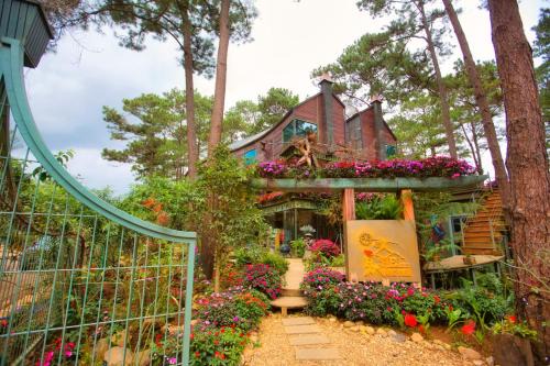 Kon Plong Hotel | Welcoming Rosie Garden Măng Đen: Family-Friendly Getaway