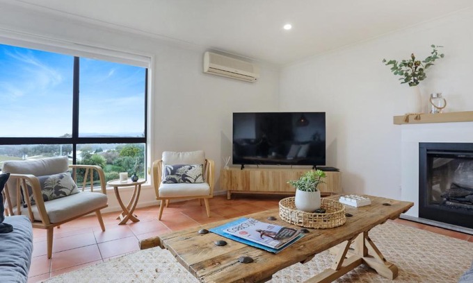 Merimbula House | Rosie's Seaview: Family-Friendly Retreat with Ocean Views