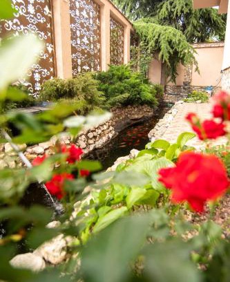 Techirghiol House | Ocean View Retreat at Rosiem House - Rated 10/10 by Guests