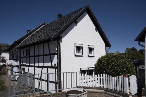 Kommern House | Delightful Retreat at Rosige Zeiten - Family-Friendly Getaway