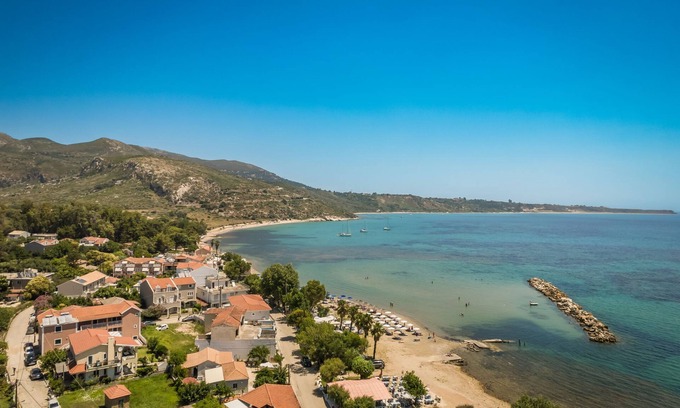Kateleios House | Cozy Rosilion Studios & Apartments with Breakfast Included