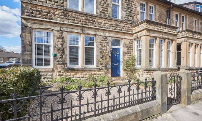 Pateley Bridge House | Discover Roslyn House - Family and Pet Friendly Retreat
