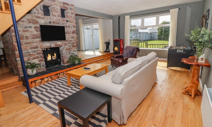 Faha House | Pet-Friendly ROSNACARTHNA MORE Apartment in Beaufort