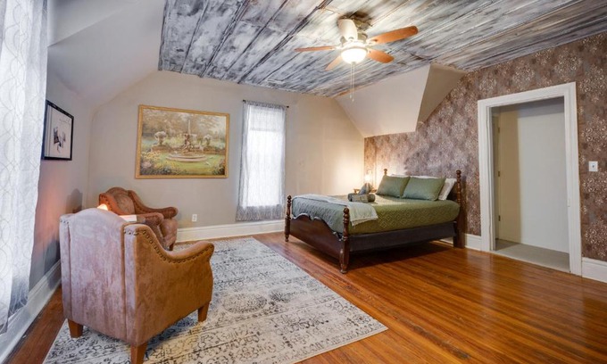 Clarksville Apartment | Historic Condo Near FM Bank Arena - Pet & Child Friendly