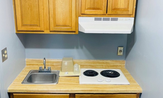 Williamston Hotel | Comfortable Stay at Ross Motel with Family-Friendly Amenities