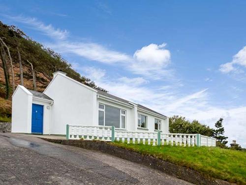 Kilnabrack Upper House | Pet-Friendly Retreat at Rossbeigh Beach Cottage No 4