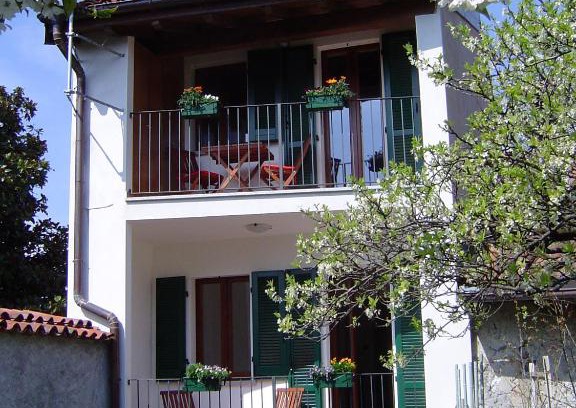 Pallanza House | Pet-Friendly Getaway at Rosso & Giallo - Rated 9/10!