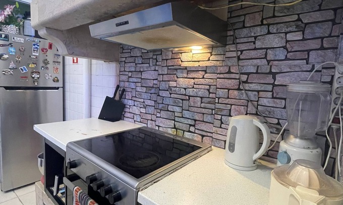 Santa Isabel House | Budget-Friendly Rostelbem Guesthouse with Spa & Breakfast