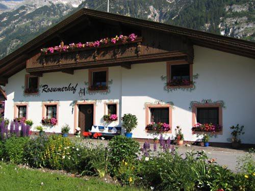 Leutasch House | Rosumerhof: Pet-Friendly Retreat with Family Amenities