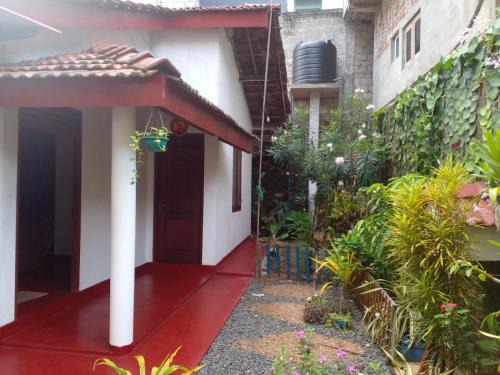 Mirissa House | Top-Rated Rosy Guest House: Family-Friendly with Breakfast