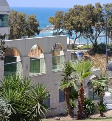 Ashkelon Apartment | Oceanfront Rotem Suite in Marina Ashklon with Spa & Pool