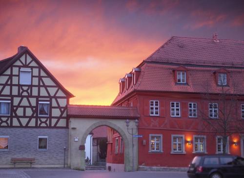 Marktbergel Hotel | Discover Rotes Ross Marktbergel: Pet-Friendly Retreat
