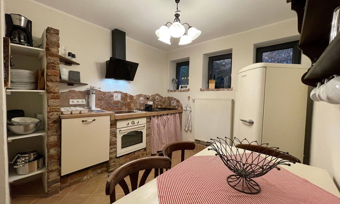 Latrop Apartment | Rothaarglück: Family-Friendly Retreat with Spa and Kitchen