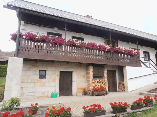 Radvanovice Ski Chalet | Roubenka Doubravice: Top-Rated Stay with Pool & Breakfast