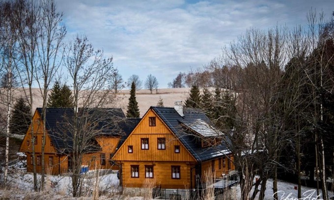 Bela pod Pradedem Ski Chalet | Relax at Roubenka near the Slopes with Pool Access