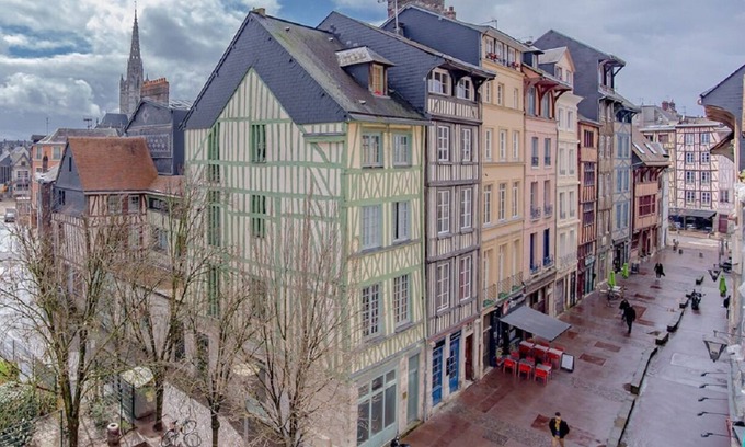 Rouen City Centre Apartment | Exceptional Rouen Hyper Centre T2 with Spa & Hot Tub