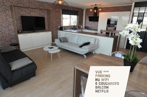 Centre Ville Rive Gauche Apartment | Family-Friendly Hotel with Cathedral Views in Rouen