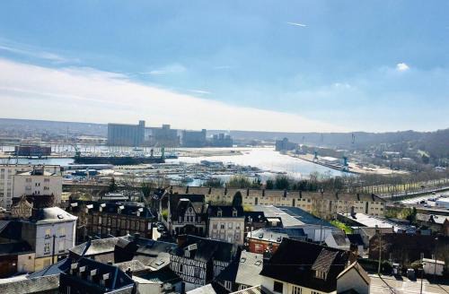 Coteaux Ouest Apartment | Panoramic Seine Views with Parking at Rouen Hotel