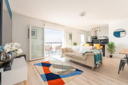 Quartier du Mont Gargan Apartment | Seine View Retreat in Rouen - Close to City Center