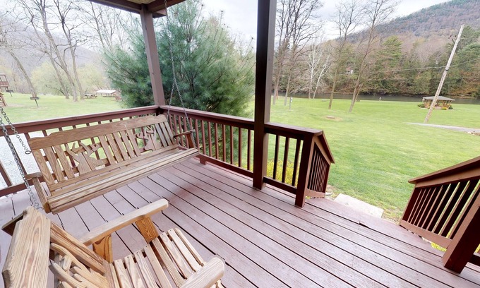 Sabinsville Cabin | Pet-Friendly Getaway at Rough Cut Lodge - Spruce Cabin