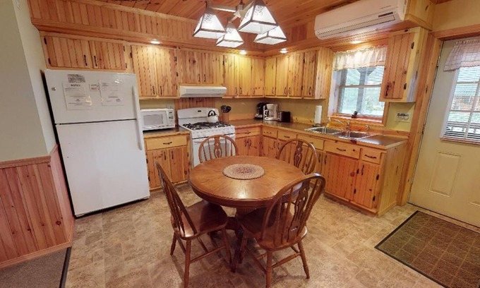 Sabinsville Cabin | Experience Rough Cut Lodge - Suite 5 with Family-Friendly Amenities