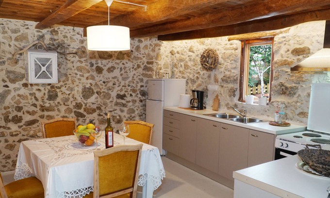 Lampini House | Discover Roukounakis House: Family & Pet Friendly Retreat
