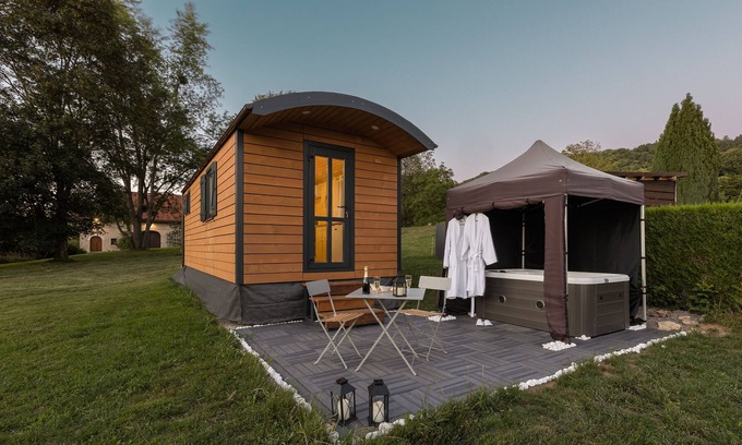 Menthonnex-sous-Clermont Ski Chalet | Roulotte Paradis: Insolite, SPA Privatif, Piscine