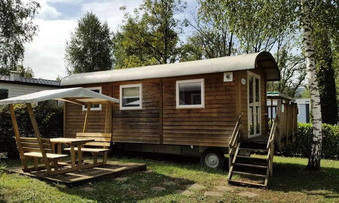 Pont-de-Poitte Cabin | Budget-Friendly Camping Fishermen: Cozy Trailer for 4