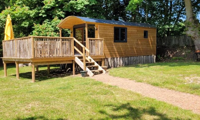 Morainville-Jouveaux House | Nature Retreat at Roulotte Escapade in Morainville