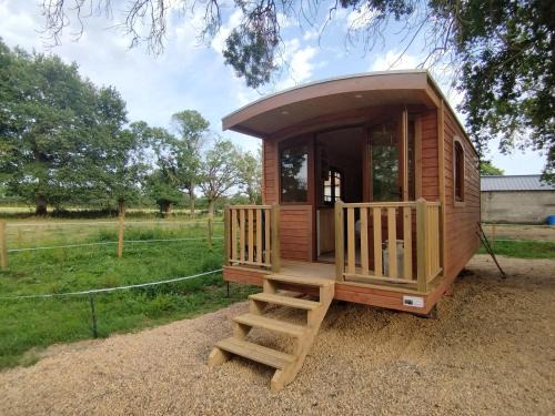 Machecoul-Saint-Meme House | Comfortable Roulotte Retreat on a Family-Friendly Farm