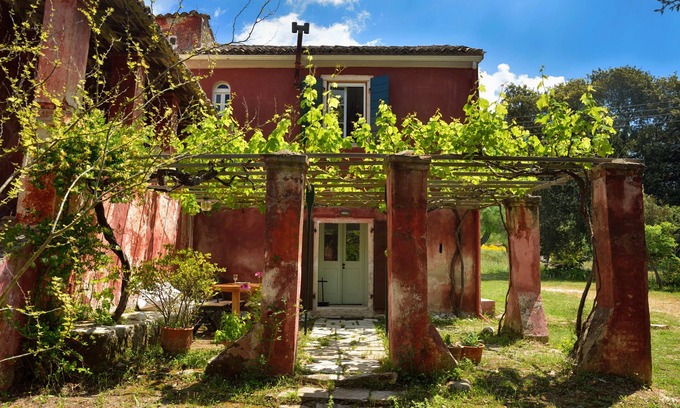 Roumanades Villa | Roumanades Estate Manor: Oceanfront Retreat with Breakfast