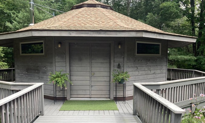 East Chatham Cottage | Round House