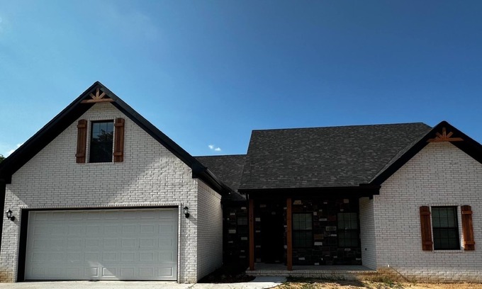 Conway House | Exceptional Round Mountain Lazy Days: Family-Friendly Retreat