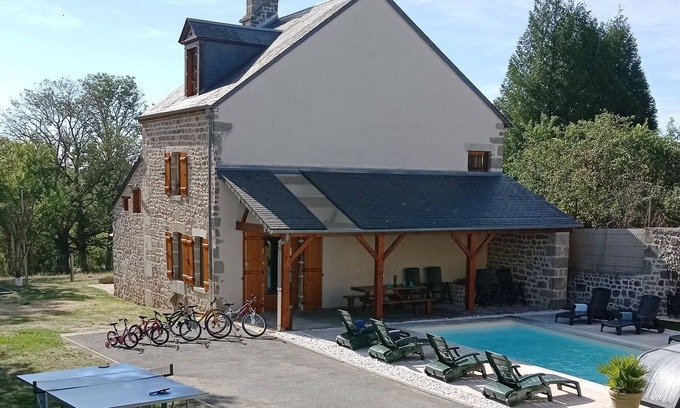 Issoudun-Letrieix Cottage | Relax at ROUND TABLE GITE - Ocean View & Private Pool