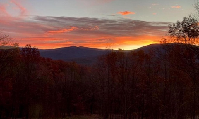 Stanley House | Discover Roundhead Mountain Lodge: Family & Pet Friendly Stay