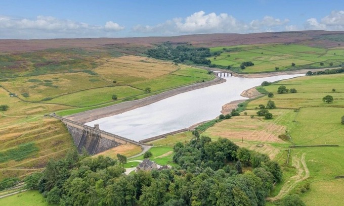 Lofthouse Cottage | Roundhill Coach House: Explore the Yorkshire Dales Retreat