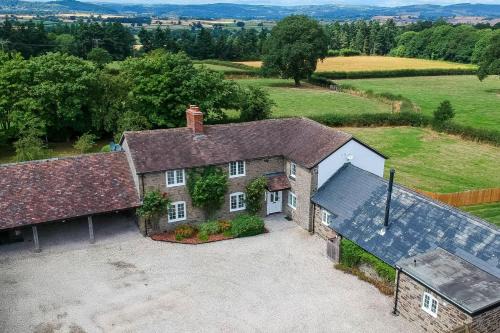 Montgomery House | Explore Comfort at Roundton House with Kitchen Amenities