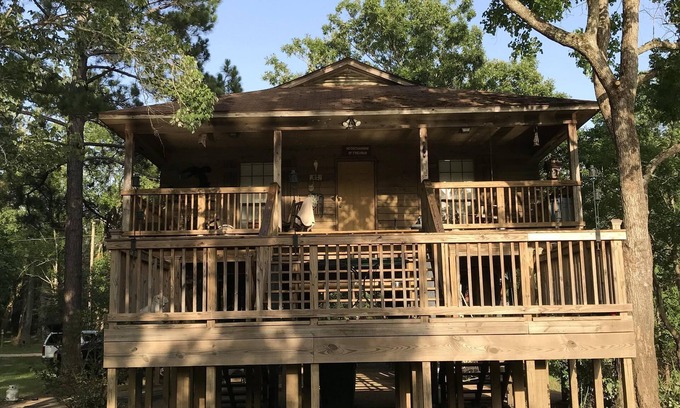 George County House | Pet-Friendly Rouse Fish Camp with Lake Views & Pool
