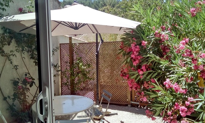 Rousset Villa | ROUSSET 15 KM FROM AIX EN PROVENCE STUDIO IN VILLA